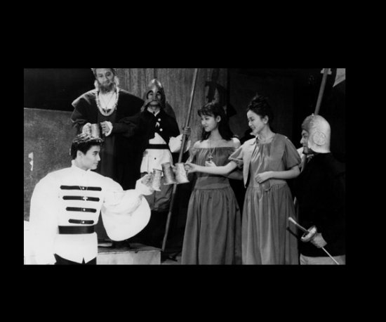 明星校園演出青澀照 你能認(rèn)出誰