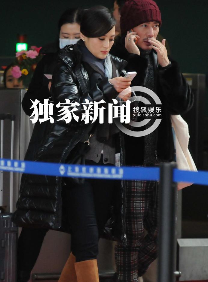 蔣勤勤濃妝艷抹現(xiàn)身機場 未被人認出