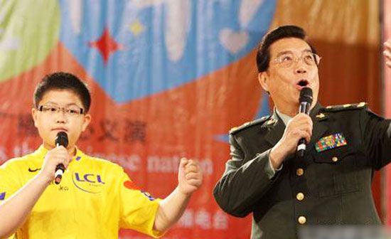 傳李雙江兒子涉嫌輪奸遭拘留。圖為李雙江和兒子李天一。