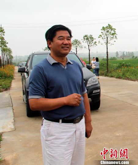 張德華在工作中。2012年資料圖 吳奇勇 攝