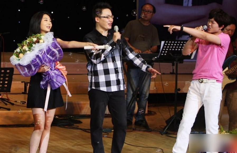 李雙江之子李天一成長全紀錄：媽媽夢鴿蹲地為其換衣