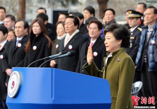 樸槿惠吁國民攜手面對(duì)挑戰(zhàn) 創(chuàng)造“漢江奇跡”