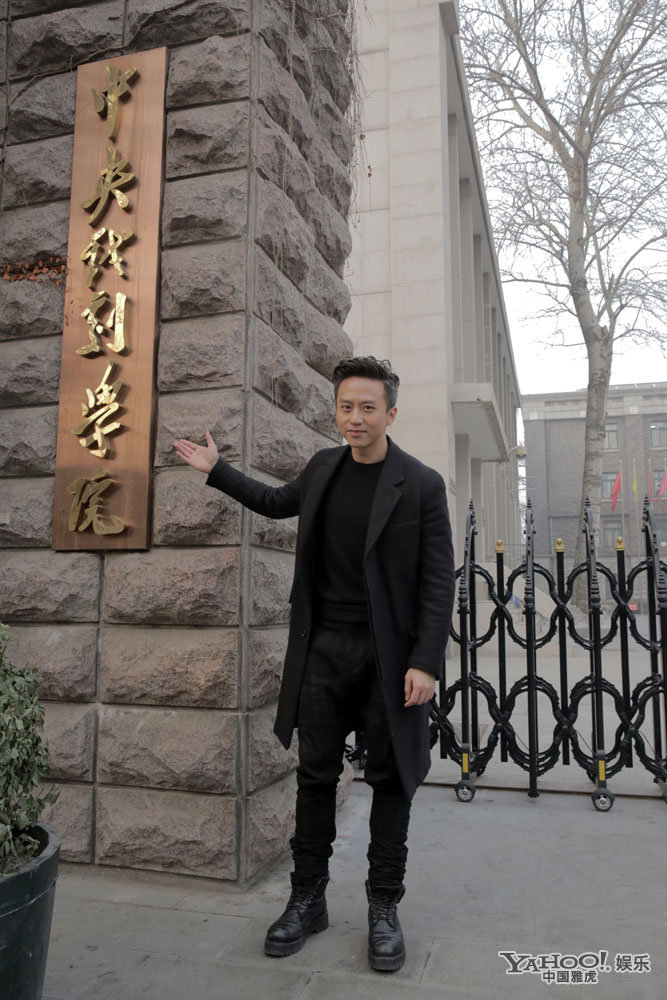 鄧超昔日藝考玩反串視頻曝光 網(wǎng)友：鄧娘娘駕到