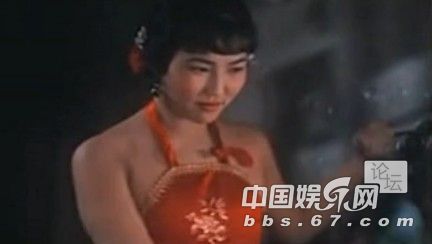 口味有點(diǎn)重！成龍大哥早年三級(jí)片曝光 與艷星翻云覆雨