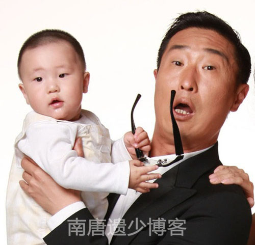 網(wǎng)曝44歲林永健3歲兒子近照 “小眼睛”像足了爸爸！
