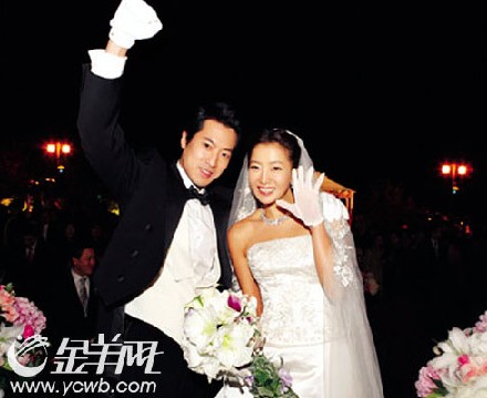 揭嫁豪門(mén)女星：李英愛(ài)誕龍鳳胎 韓彩英9年戀愛(ài)長(zhǎng)跑