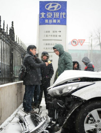 現(xiàn)代車頭撞爛氣囊未開 廠商回應稱沒撞對位置