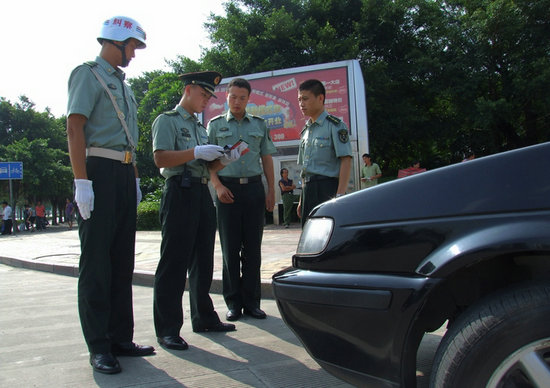 資料圖：嚴(yán)格審核軍車出車手續(xù)。