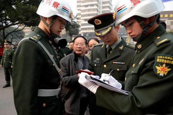 資料圖：重慶對(duì)軍車開(kāi)展專項(xiàng)整頓。
