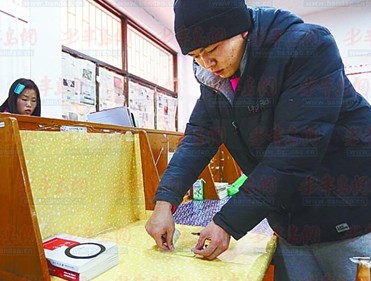 青大未開學戰(zhàn)爭打響 考研族圖書館血拼占座