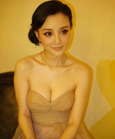明星掀起劉?，F(xiàn)真顏美丑
