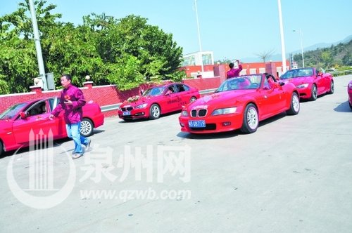 福建現(xiàn)最拉風(fēng)迎親隊(duì)：9部豪車接新娘 嫁妝過(guò)億