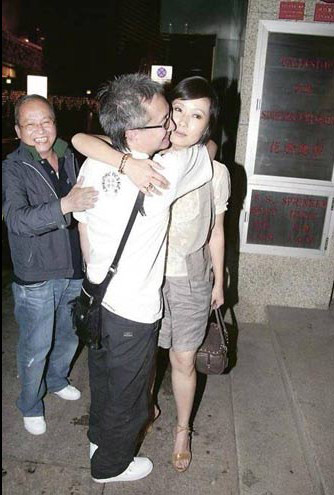 女星與小三過(guò)招：周慧敏閃婚搶倪震 胡紫薇大鬧央視