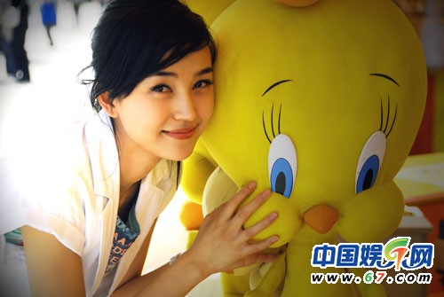 北影十年?；ㄈ毓?《老房有喜》童星小燕子標(biāo)準(zhǔn)美人胚
