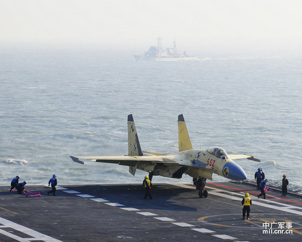 資料圖：遼寧艦上的國產(chǎn)殲-15戰(zhàn)機。