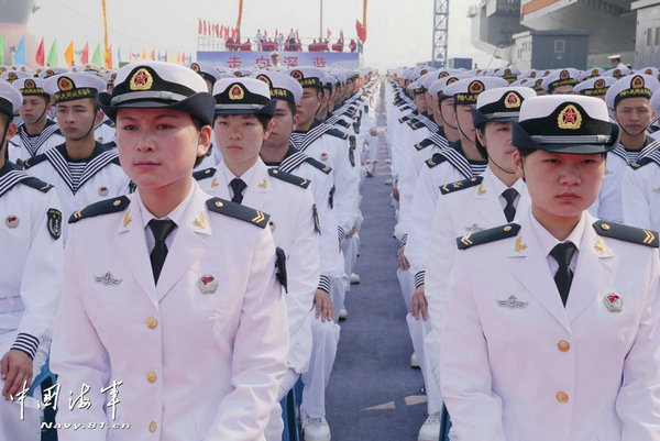資料圖：中國遼寧艦上的女兵。