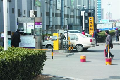 管你停不停車(chē)過(guò)門(mén)就收錢(qián)