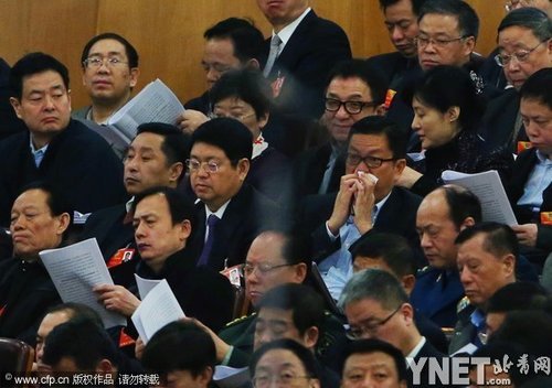 成龍濮存昕等委員在會(huì)議現(xiàn)場