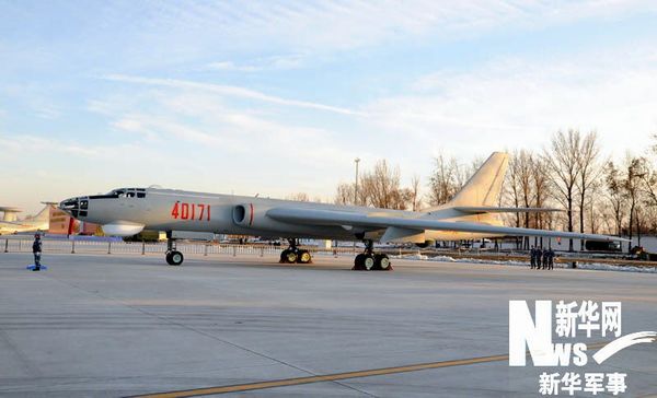 資料圖：進行靜態(tài)展示的國產轟-6H型轟炸機。