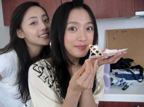 曝光美女明星后臺(tái)化妝絕密照