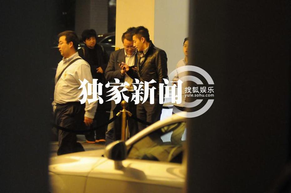 汪小菲許雅鈞坐千萬豪車赴夜總會(huì) 保鏢成群未見大小S