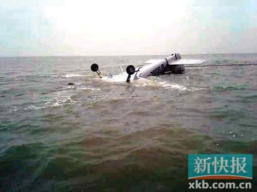珠海小型飛機試飛降落時墜海 疑因發(fā)動機故障