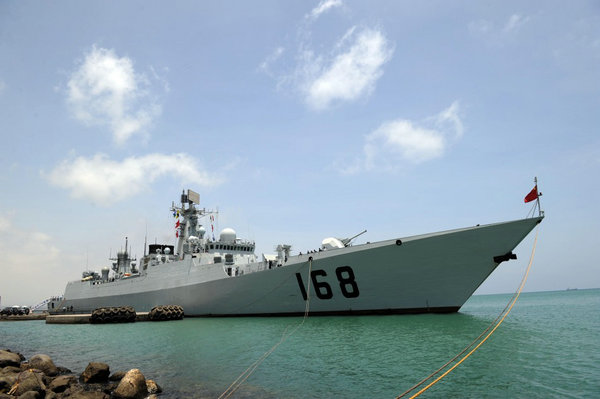 資料圖：解放軍“廣州”艦?？吭诩继岣?。