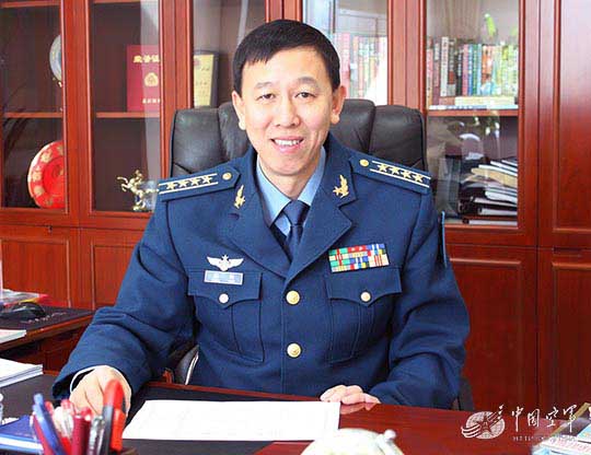 資料圖：網(wǎng)友拍攝的軍牌豪車(chē)。