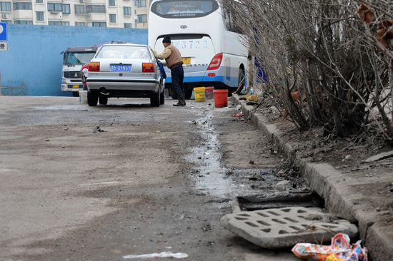 揭秘青島洗車業(yè)亂象 無(wú)證經(jīng)營(yíng)盜取地下水