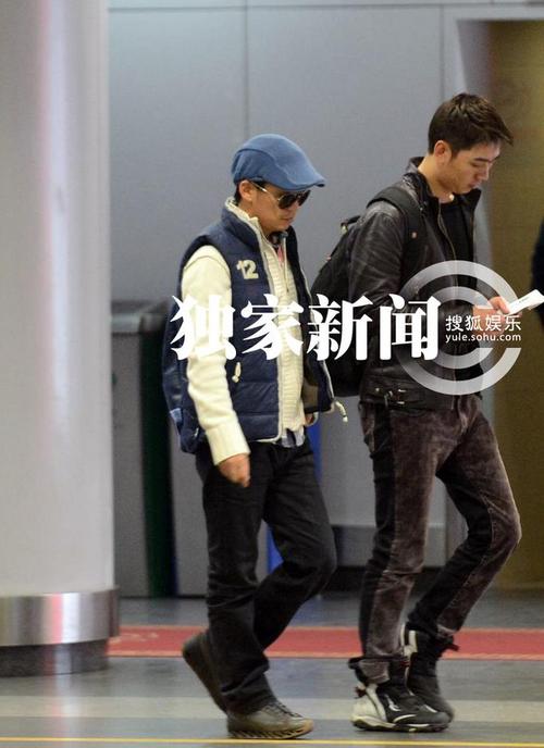 王寶強穿潮裝離京
