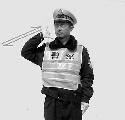 青島交警10種新手勢上崗(組圖)