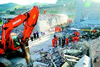 章丘保利民爆公司發(fā)生爆炸事故 已致13人死