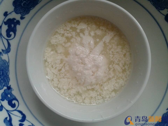 青島百盛售琴牌新希望香蕉牛奶秒變豆腐腦 小伙伴們?nèi)@呆