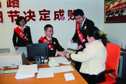新社?？ㄩ_始發(fā)放 69萬人信息不一致被卡