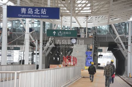 青島北站七大系統(tǒng)調(diào)試完畢 乘客排隊搶票