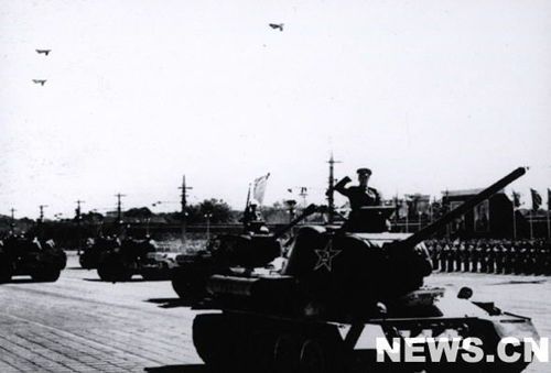 1958年國慶閱兵 民兵方隊(duì)規(guī)?？涨?組圖)