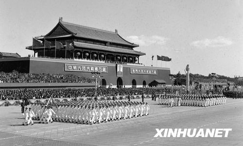 1958年國慶閱兵 民兵方隊(duì)規(guī)?？涨?組圖)