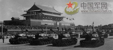 1958年國慶閱兵 民兵方隊(duì)規(guī)?？涨?組圖)