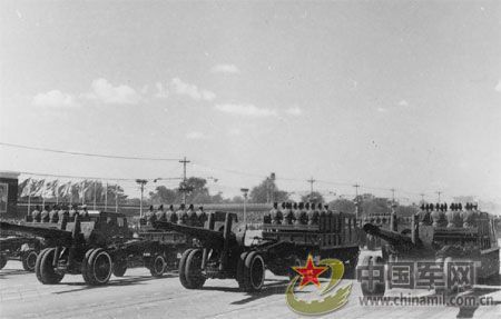 1958年國慶閱兵 民兵方隊(duì)規(guī)?？涨?組圖)