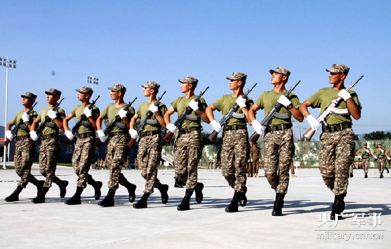 走進(jìn)抗戰(zhàn)閱兵外軍方隊(duì)營地 拍遍17國外軍訓(xùn)練