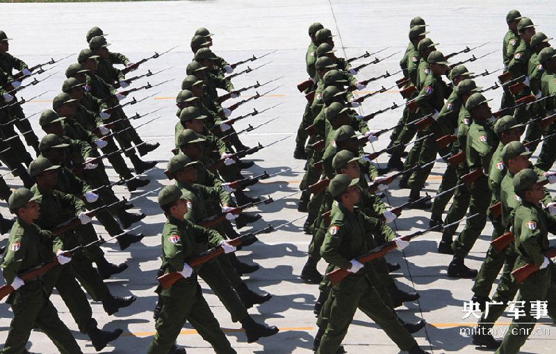 走進(jìn)抗戰(zhàn)閱兵外軍方隊(duì)營地 拍遍17國外軍訓(xùn)練