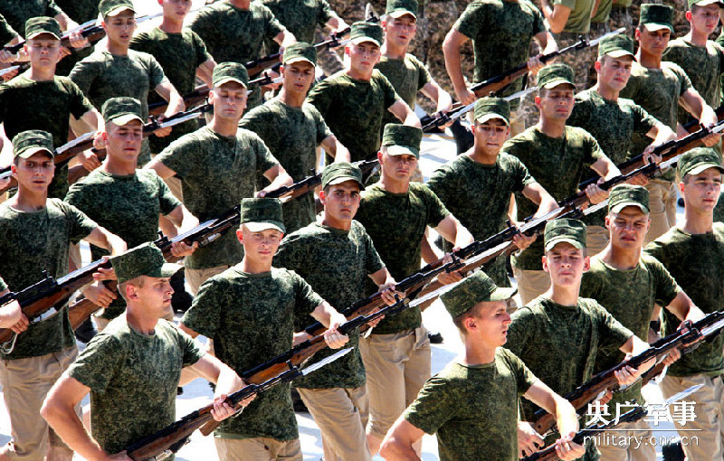 走進(jìn)抗戰(zhàn)閱兵外軍方隊(duì)營地 拍遍17國外軍訓(xùn)練
