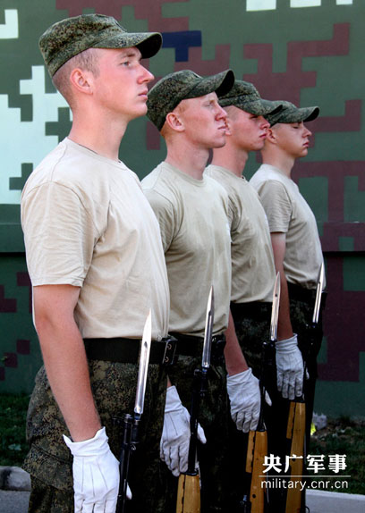 走進(jìn)抗戰(zhàn)閱兵外軍方隊(duì)營地 拍遍17國外軍訓(xùn)練