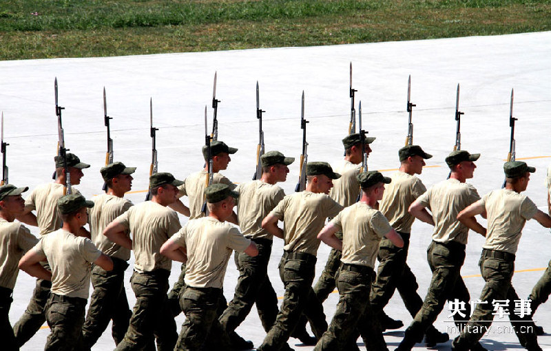 走進(jìn)抗戰(zhàn)閱兵外軍方隊(duì)營地 拍遍17國外軍訓(xùn)練