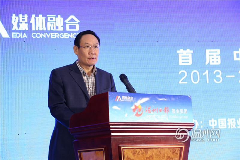 中國報(bào)業(yè)協(xié)會(huì)副會(huì)長(zhǎng)許衍剛為首屆大會(huì)開場(chǎng)