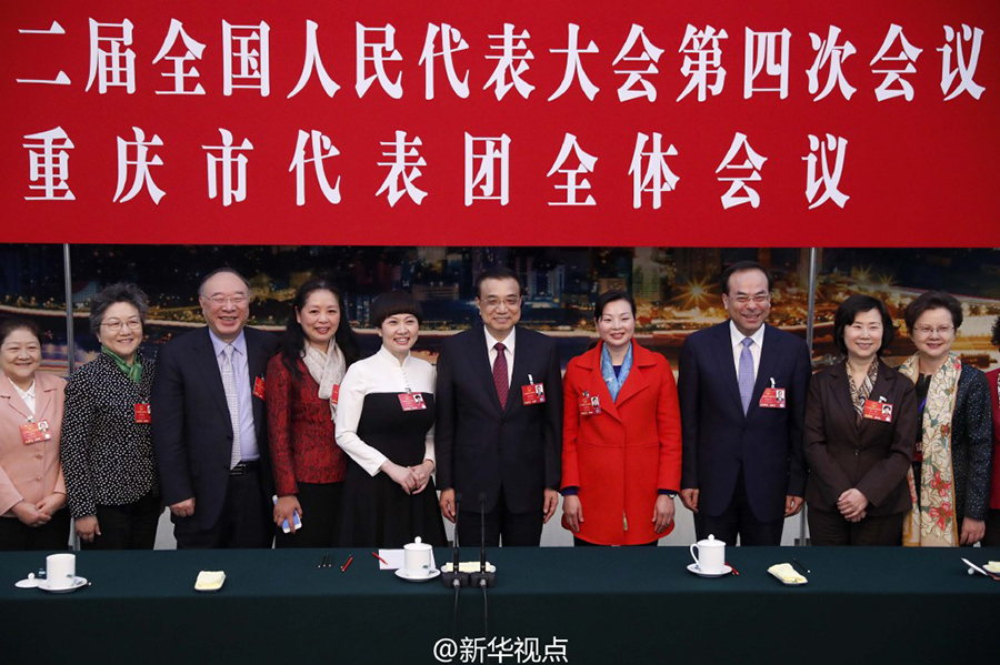 李克強(qiáng)向兩會(huì)女代表委員致三八婦女節(jié)問(wèn)候