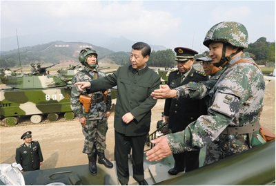 習近平考察廣州戰(zhàn)區(qū)登裝甲車 按打仗標準做準備