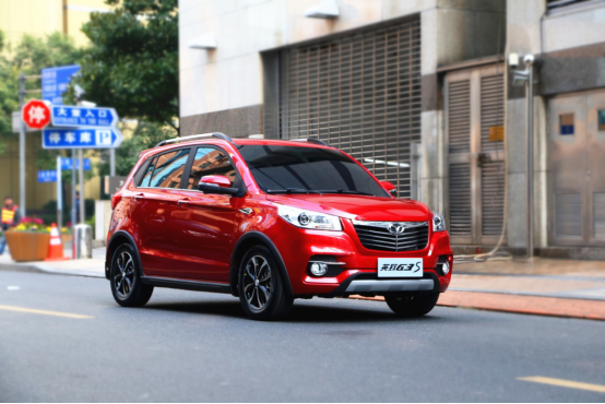 90后自駕游必備小型SUV：英致G3顏值高操控優(yōu)